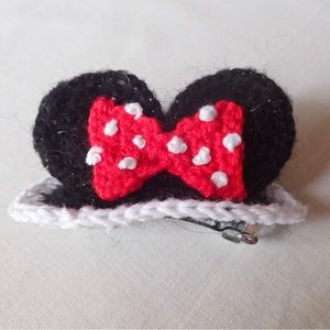 Minnie Mouse Ear Hairclip